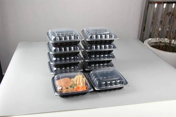 Ta ut matbehållare av plast